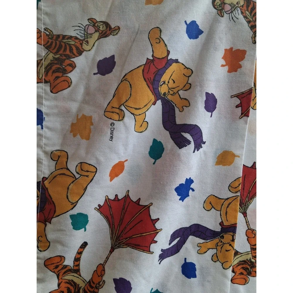 Disney Winnie the Pooh Valance White Tigger Autumn Leaves Vintage 1997 USA Made